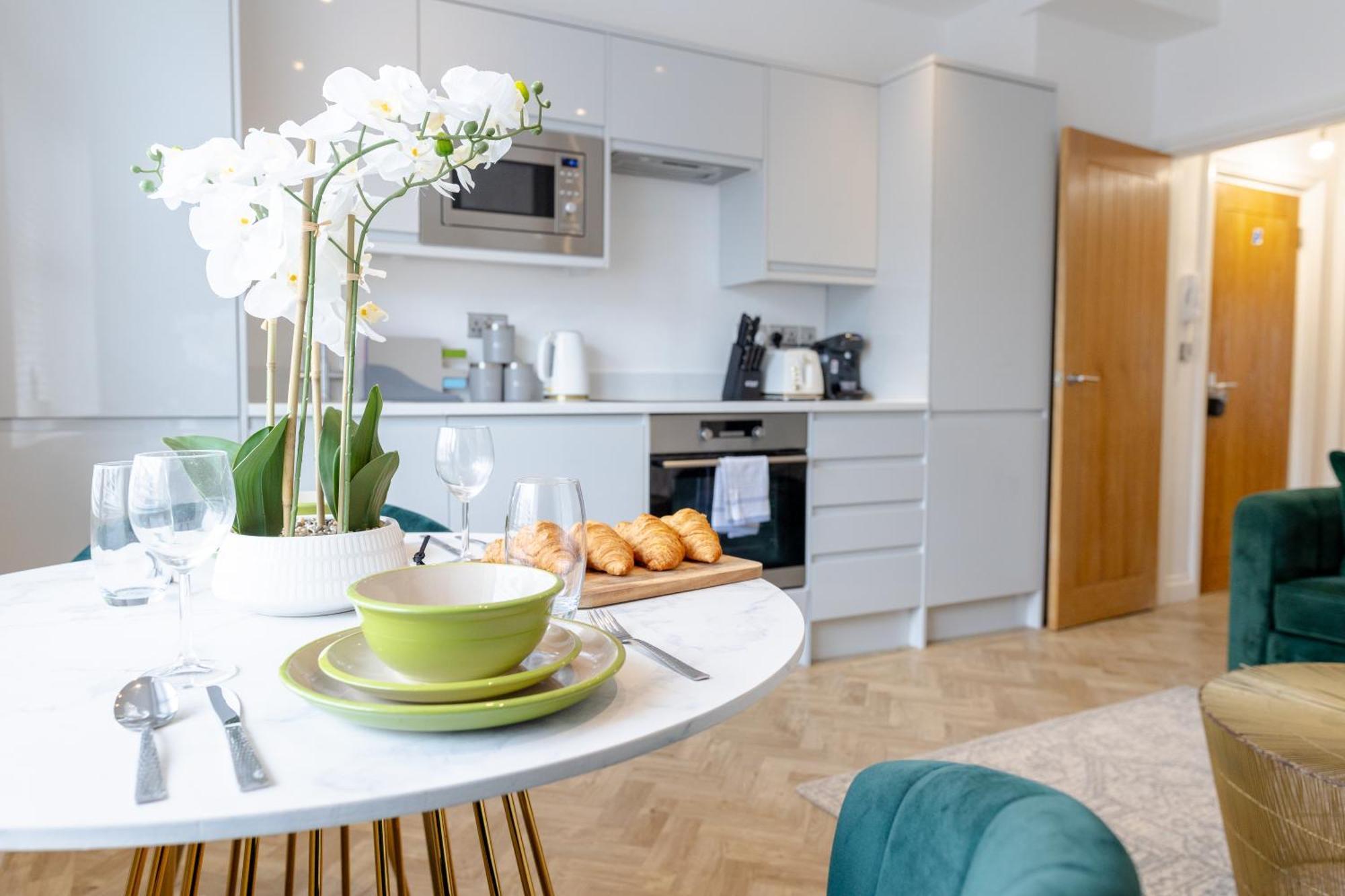 Boutique City Centre Apartments Кардіфф Екстер'єр фото